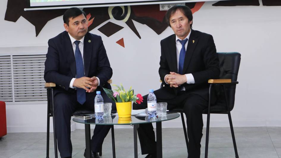 Ўзбек шоири китоби Қозоғистонда тақдимот қилинди